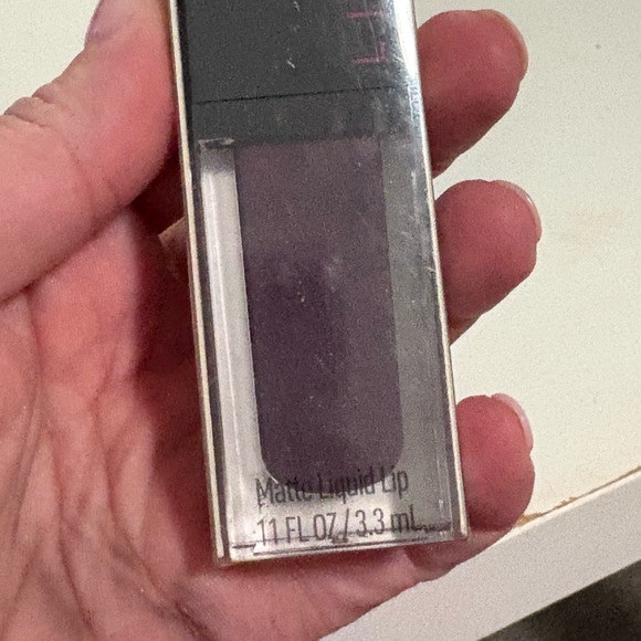 New Lique Matte Liquid Lipstick in Purple - Picture 2 of 4